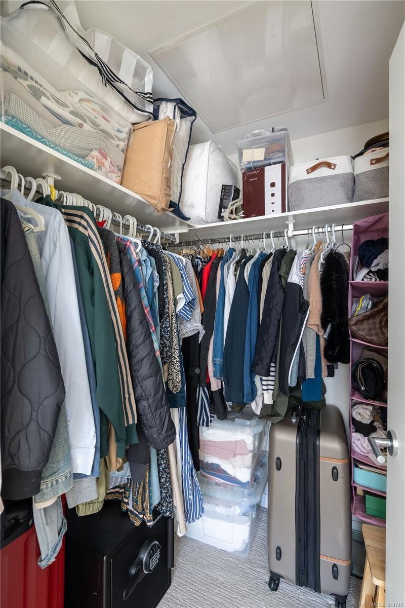 202-1588 North Dairy Rd, Saanich, BC - Indoor With Storage