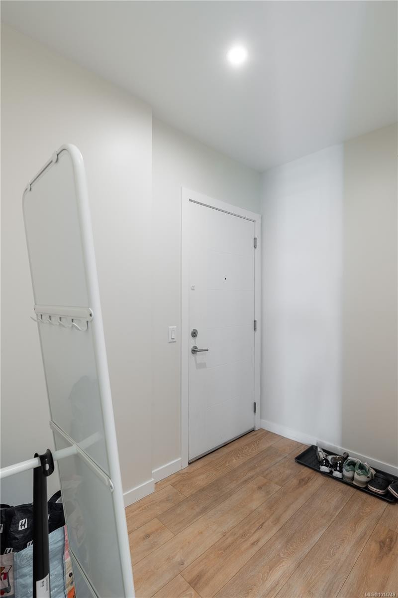 202-1588 North Dairy Rd, Saanich, BC - Indoor Photo Showing Other Room