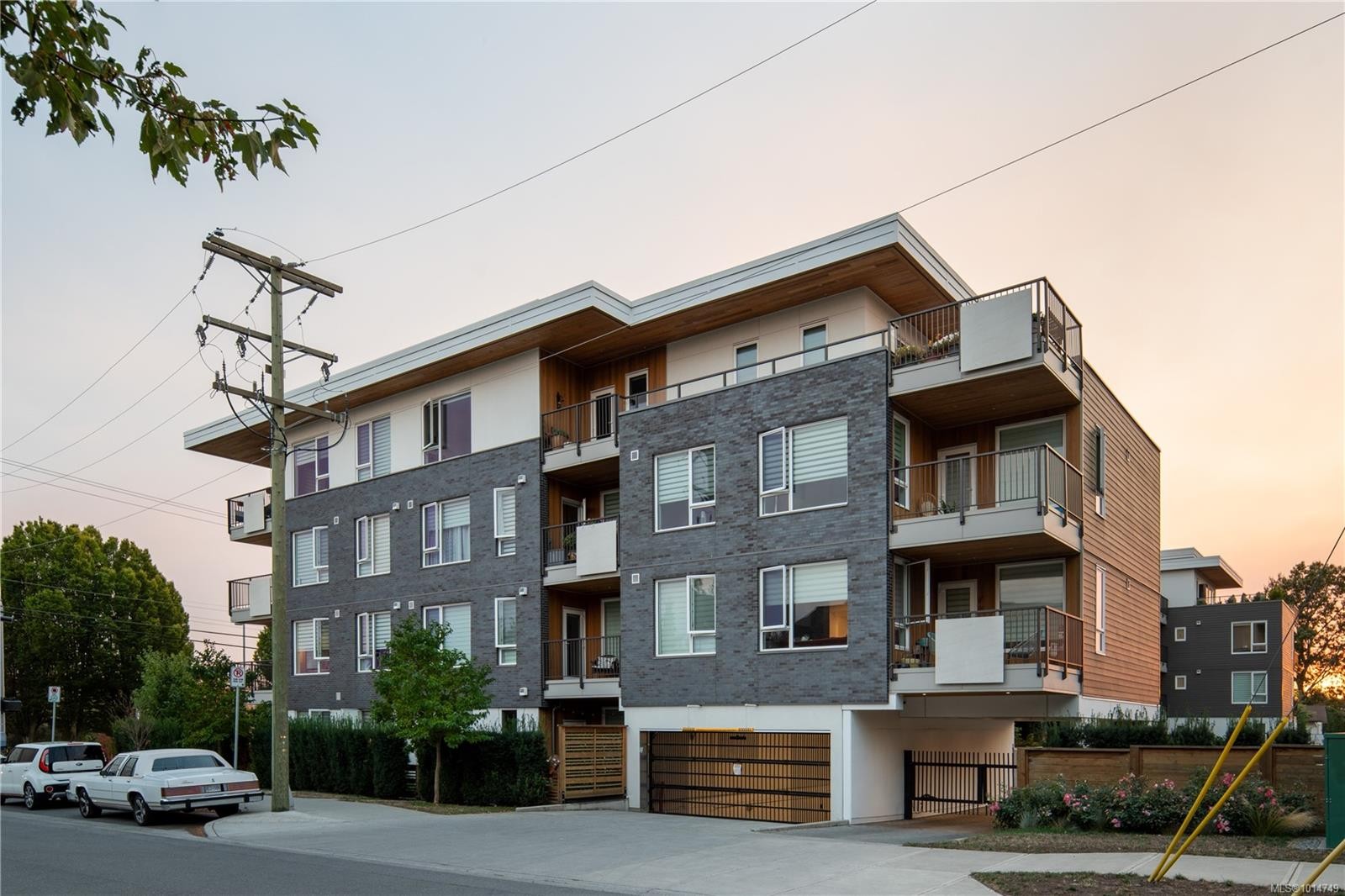202-1588 North Dairy Rd, Saanich, BC - Outdoor With Balcony With Facade