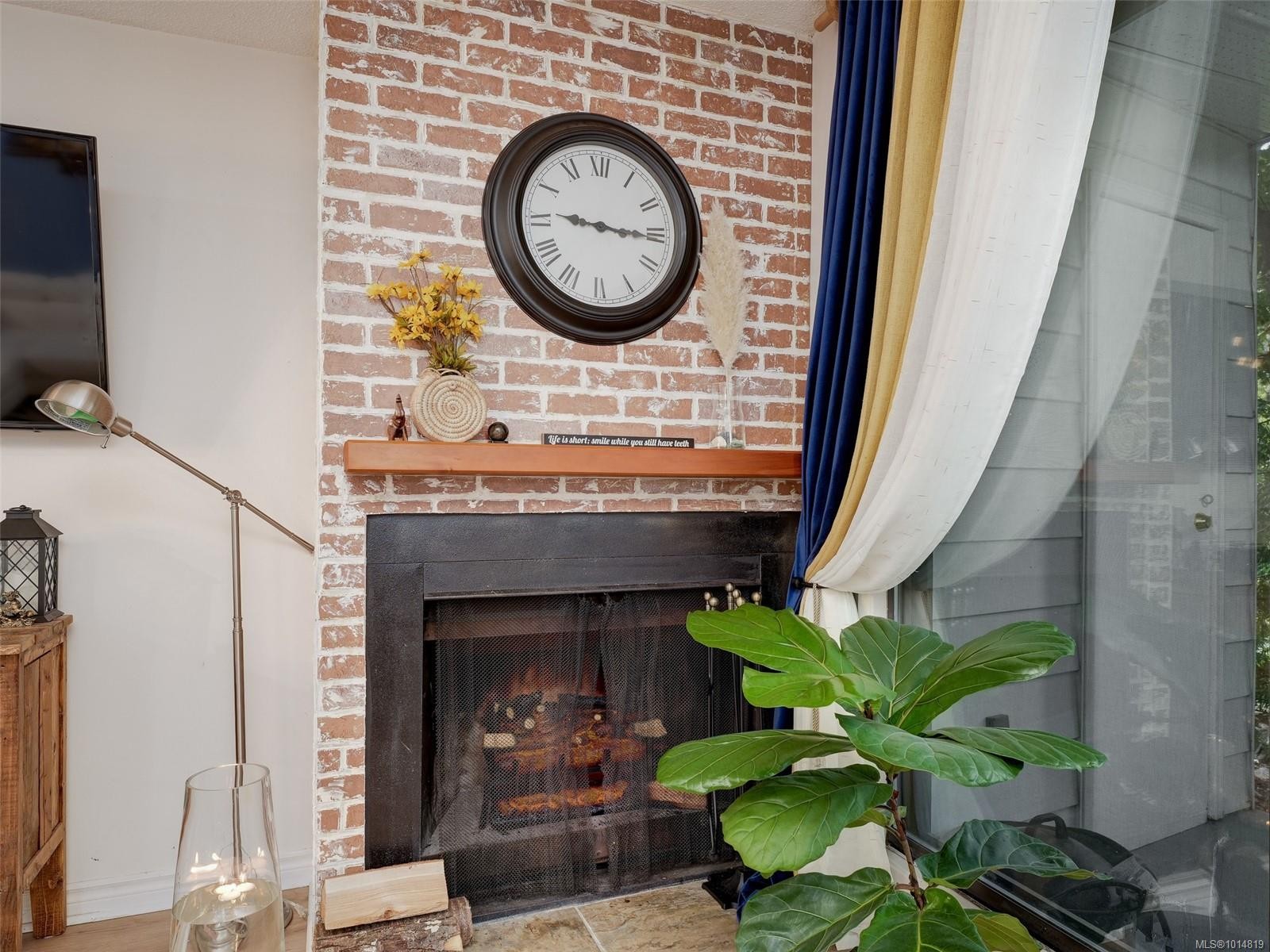 2-1956 Glenidle Rd, Sooke, BC - Indoor With Fireplace