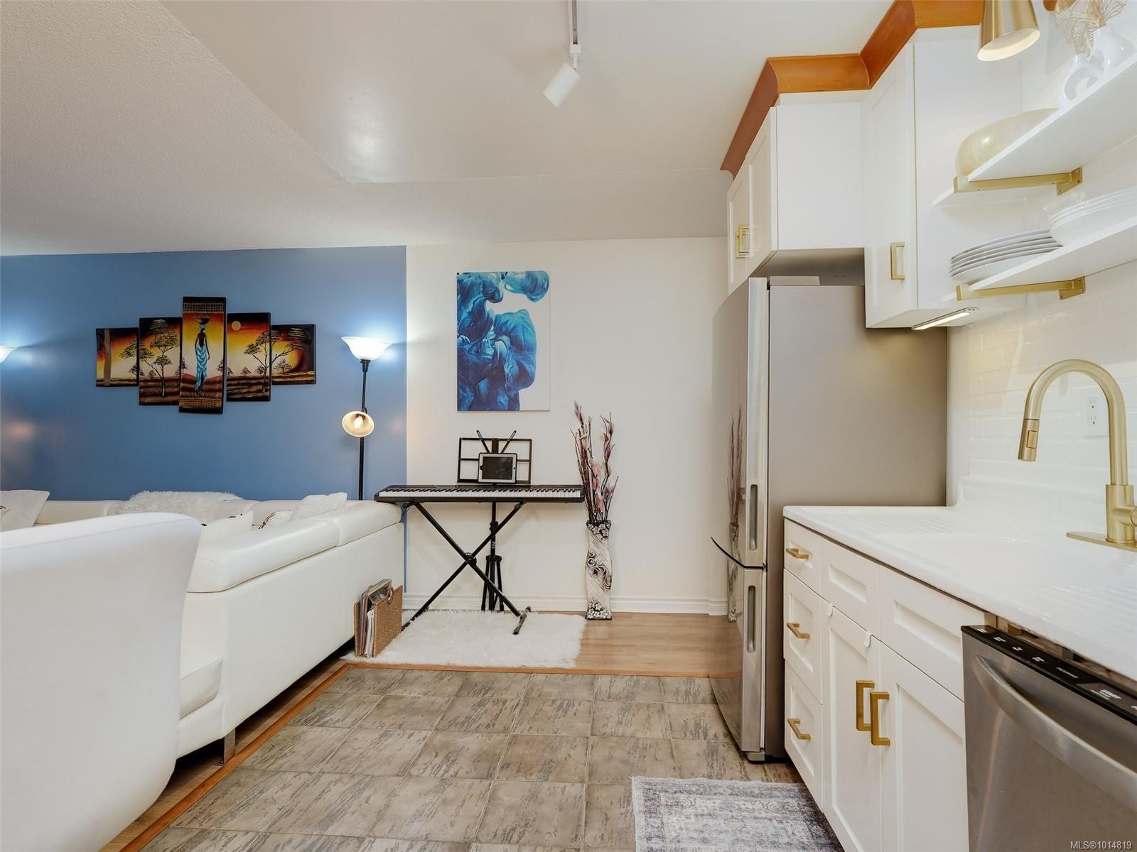 2-1956 Glenidle Rd, Sooke, BC - Indoor Photo Showing Kitchen