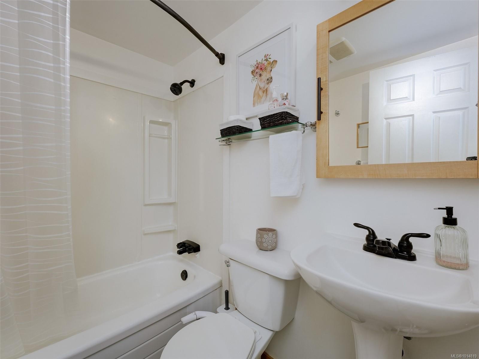 2-1956 Glenidle Rd, Sooke, BC - Indoor Photo Showing Bathroom