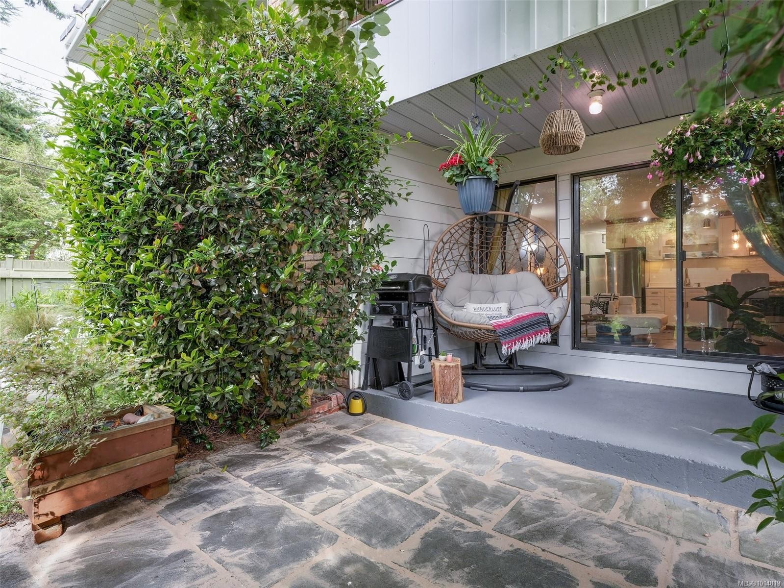 2-1956 Glenidle Rd, Sooke, BC - Outdoor