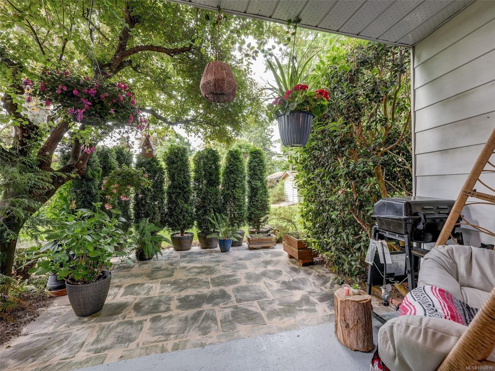 2-1956 Glenidle Rd, Sooke, BC - Outdoor