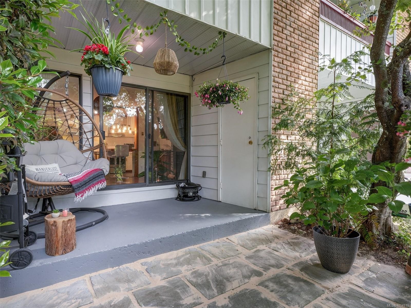 2-1956 Glenidle Rd, Sooke, BC - Outdoor