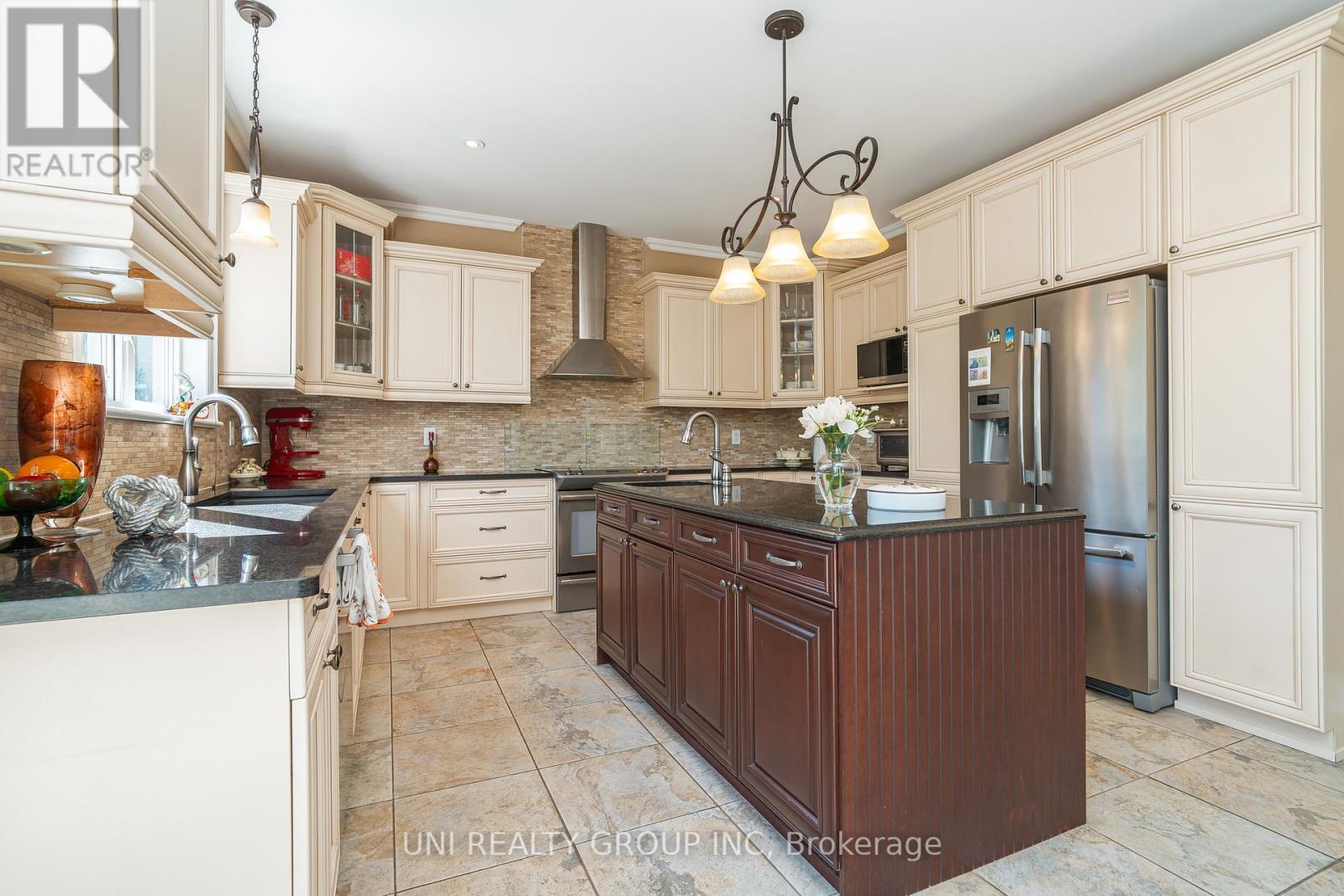 454 Cavesson Street, Ottawa, ON - Indoor Photo Showing Kitchen With Upgraded Kitchen
