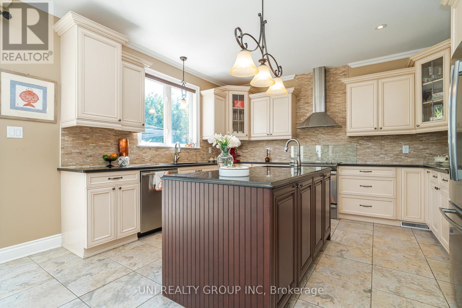 454 Cavesson Street, Ottawa, ON - Indoor Photo Showing Kitchen With Upgraded Kitchen