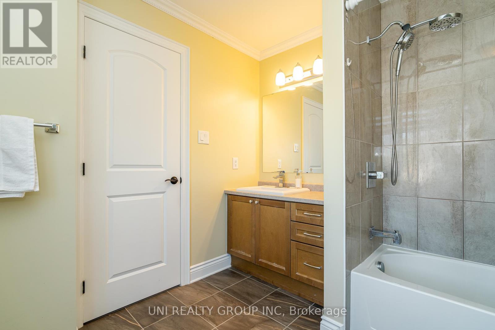 454 Cavesson Street, Ottawa, ON - Indoor Photo Showing Bathroom