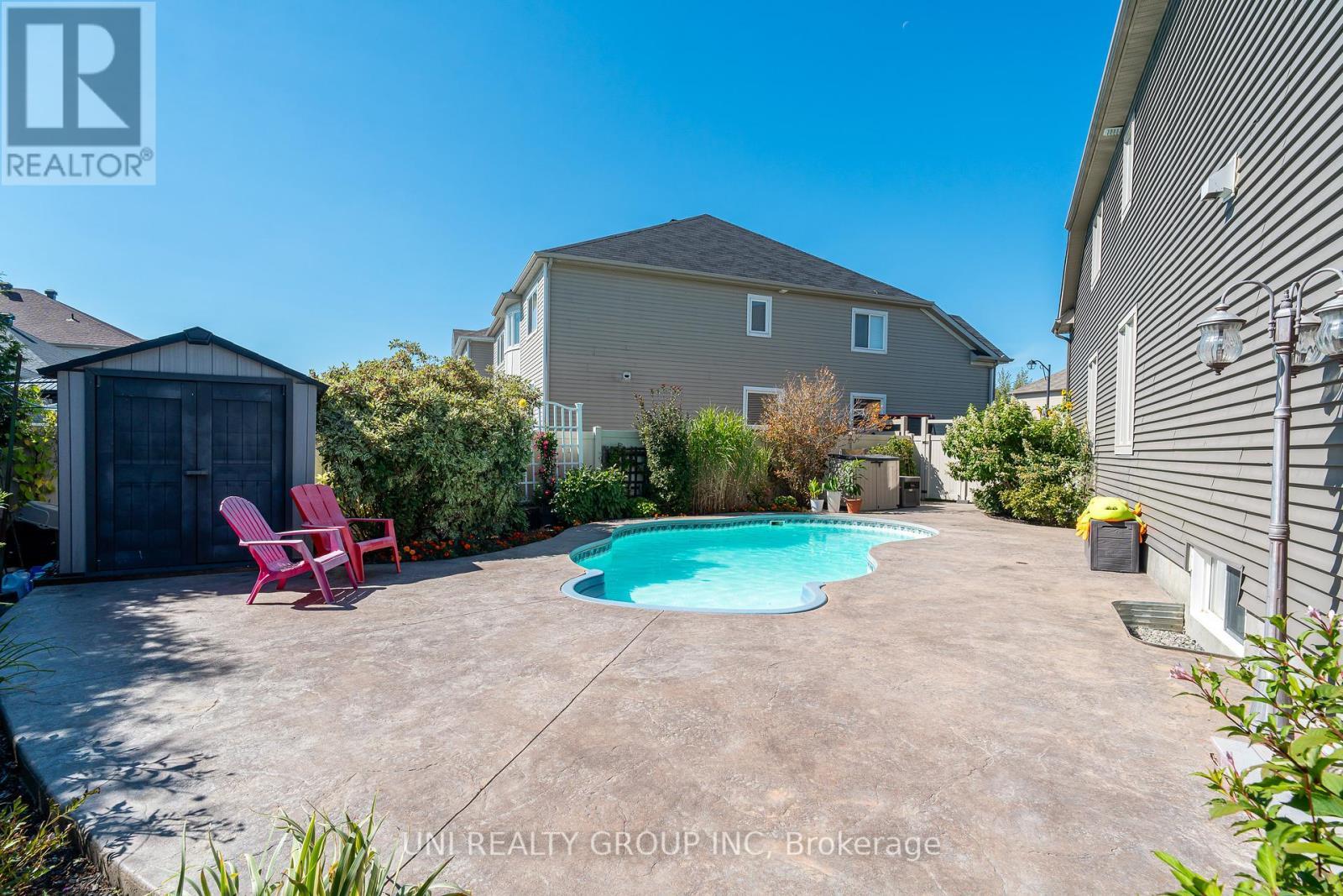 454 Cavesson Street, Ottawa, ON - Outdoor With In Ground Pool