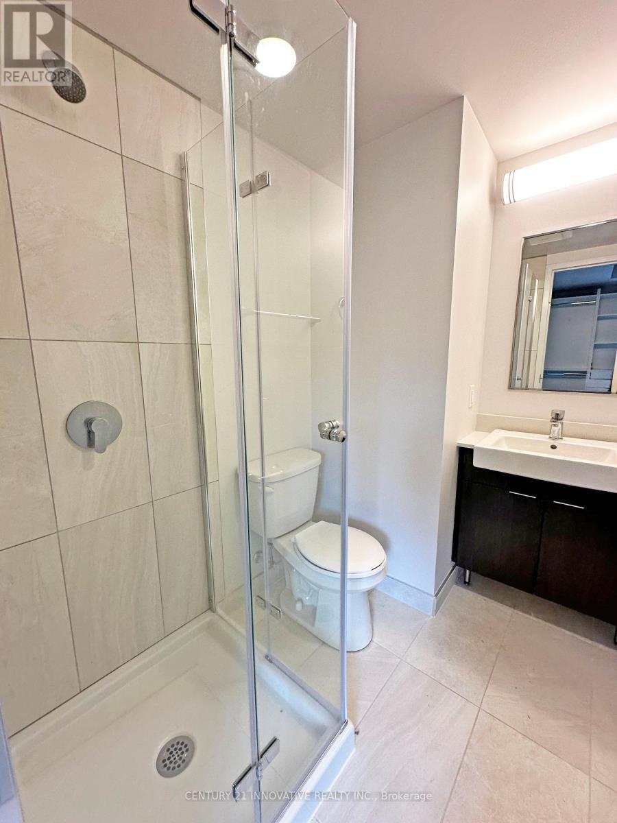 1517 - 105 Champagne Avenue S, Ottawa, ON - Indoor Photo Showing Bathroom