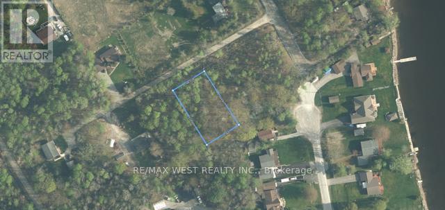 8 Crescent Drive, Tay, ON