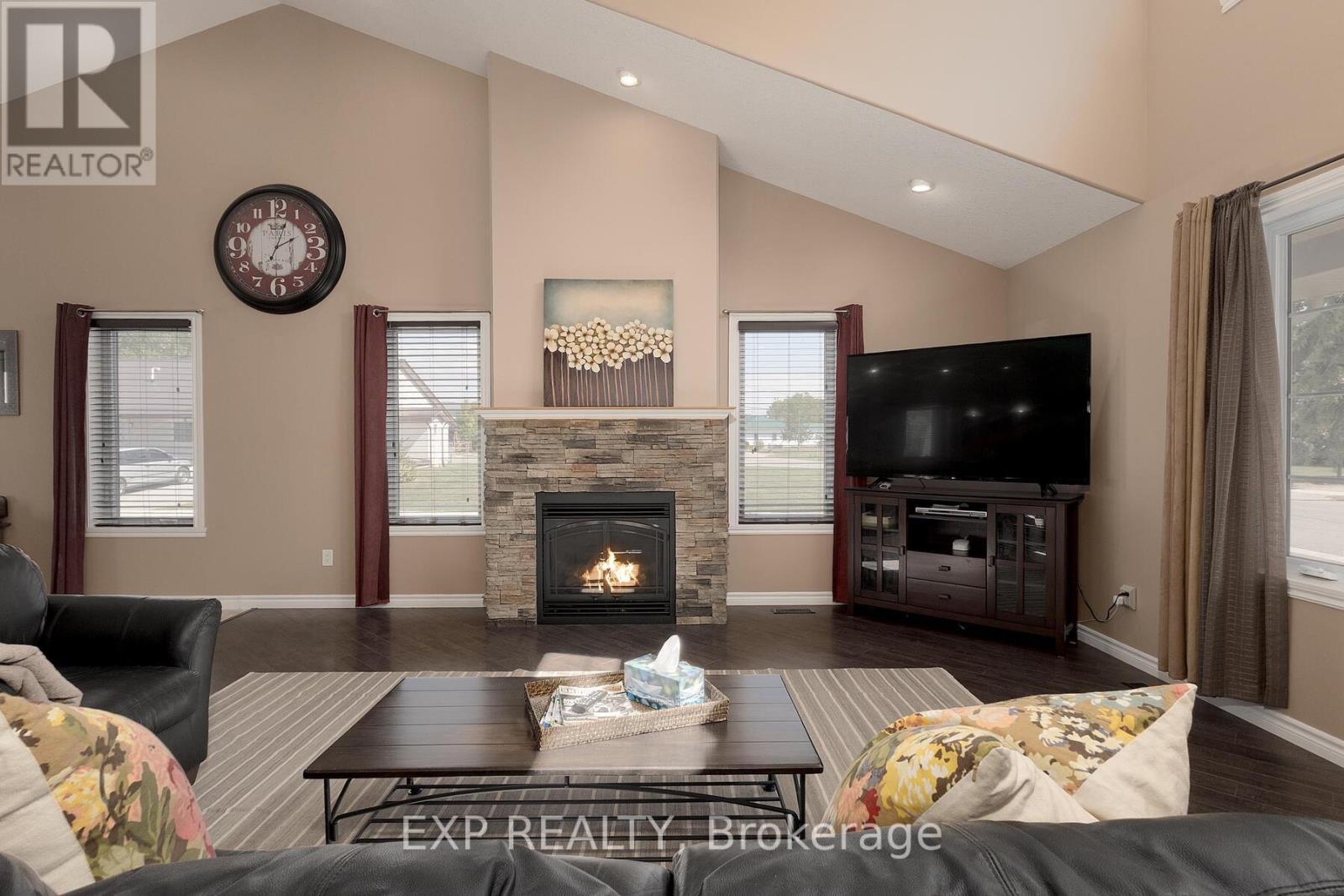 38 Fulton Street, Bayham (Vienna), ON - Indoor Photo Showing Living Room With Fireplace