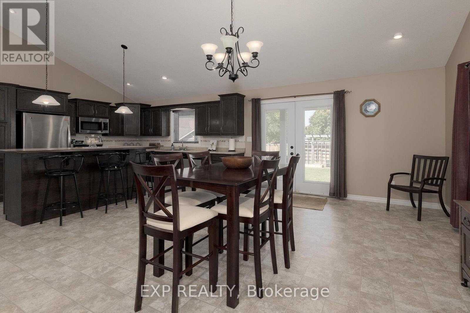 38 Fulton Street, Bayham (Vienna), ON - Indoor Photo Showing Dining Room