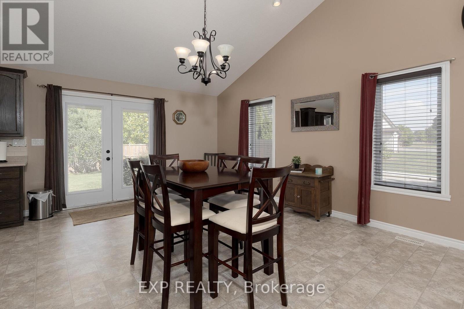 38 Fulton Street, Bayham (Vienna), ON - Indoor Photo Showing Dining Room
