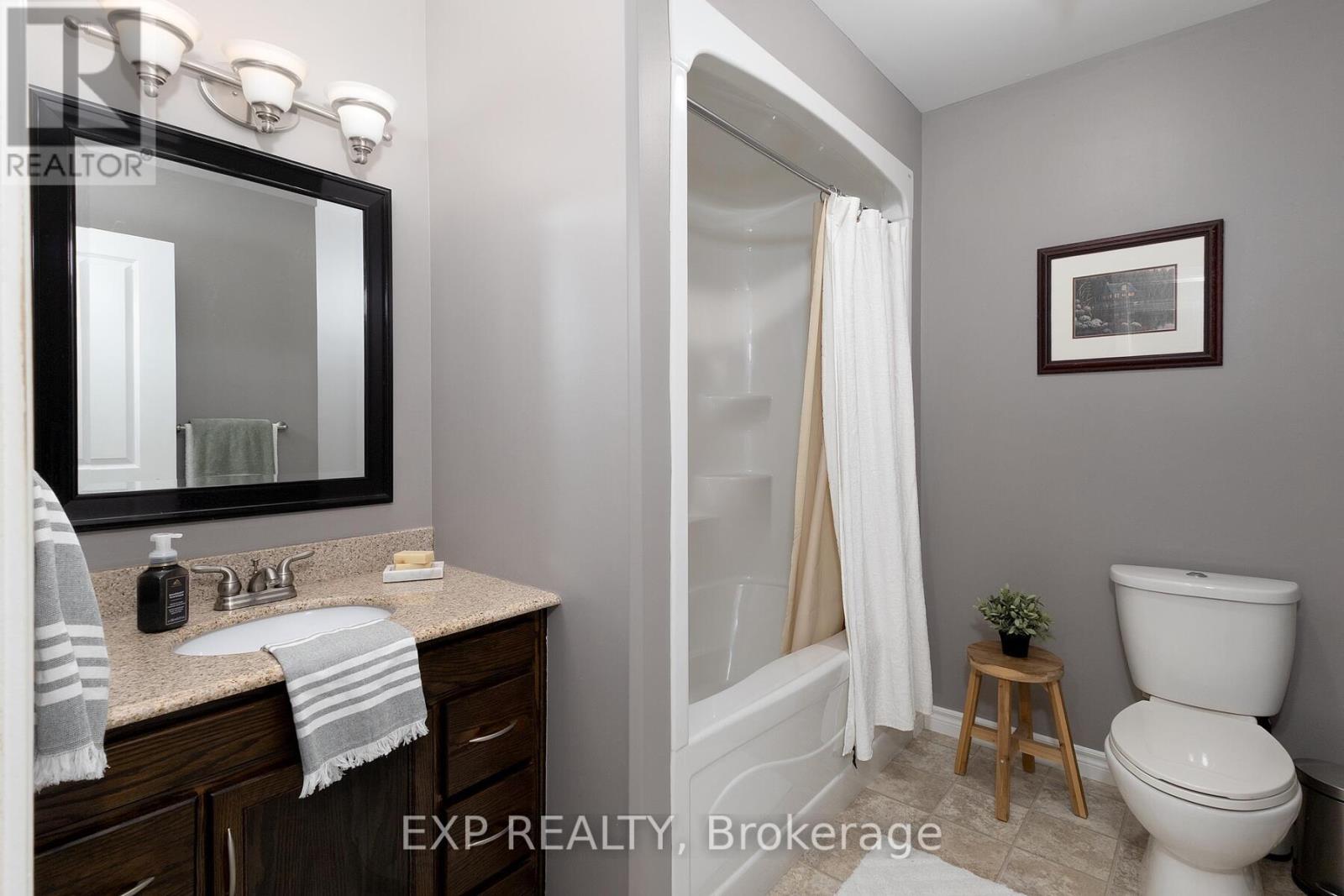 38 Fulton Street, Bayham (Vienna), ON - Indoor Photo Showing Bathroom