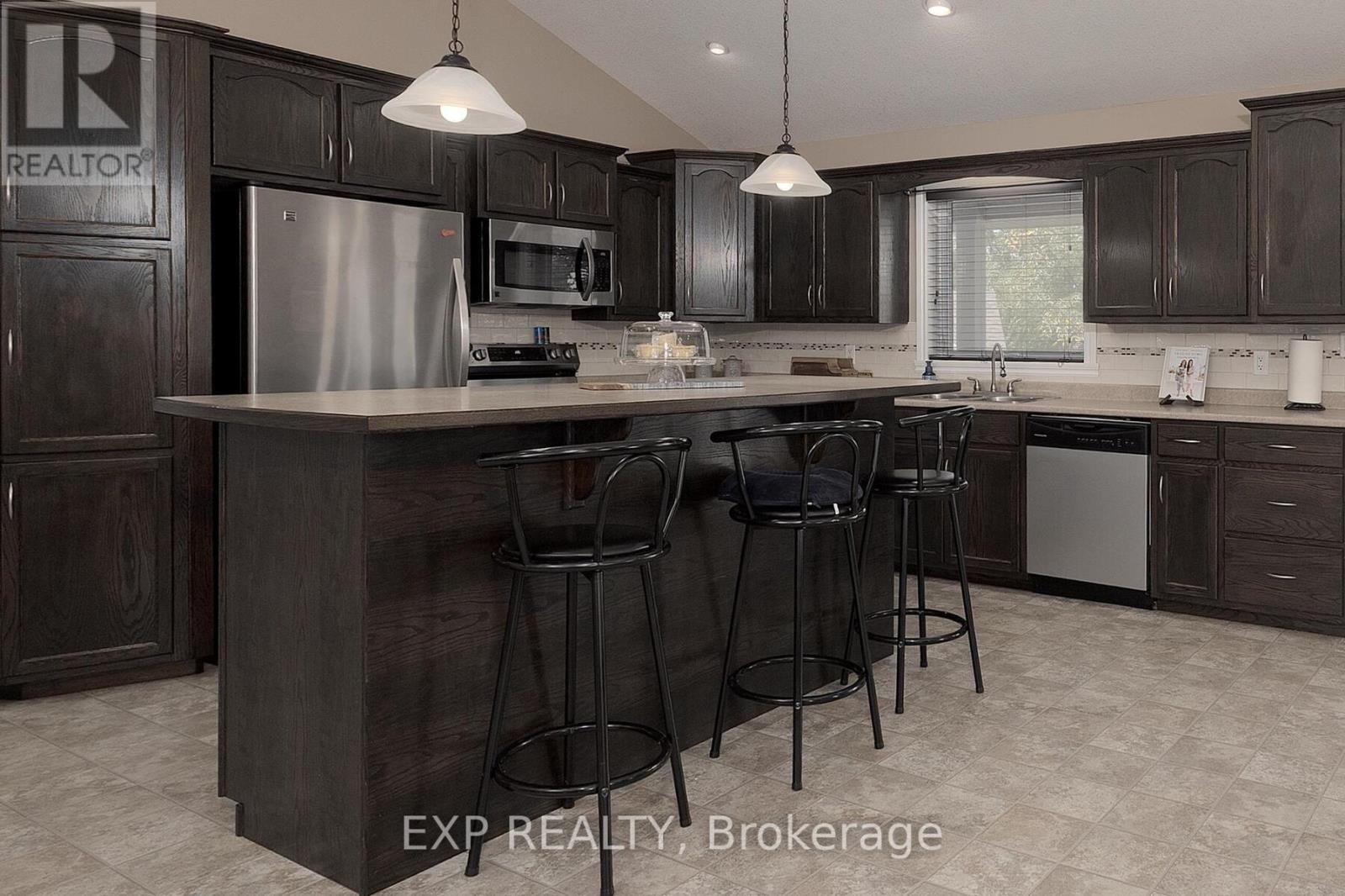 38 Fulton Street, Bayham (Vienna), ON - Indoor Photo Showing Kitchen With Stainless Steel Kitchen With Upgraded Kitchen