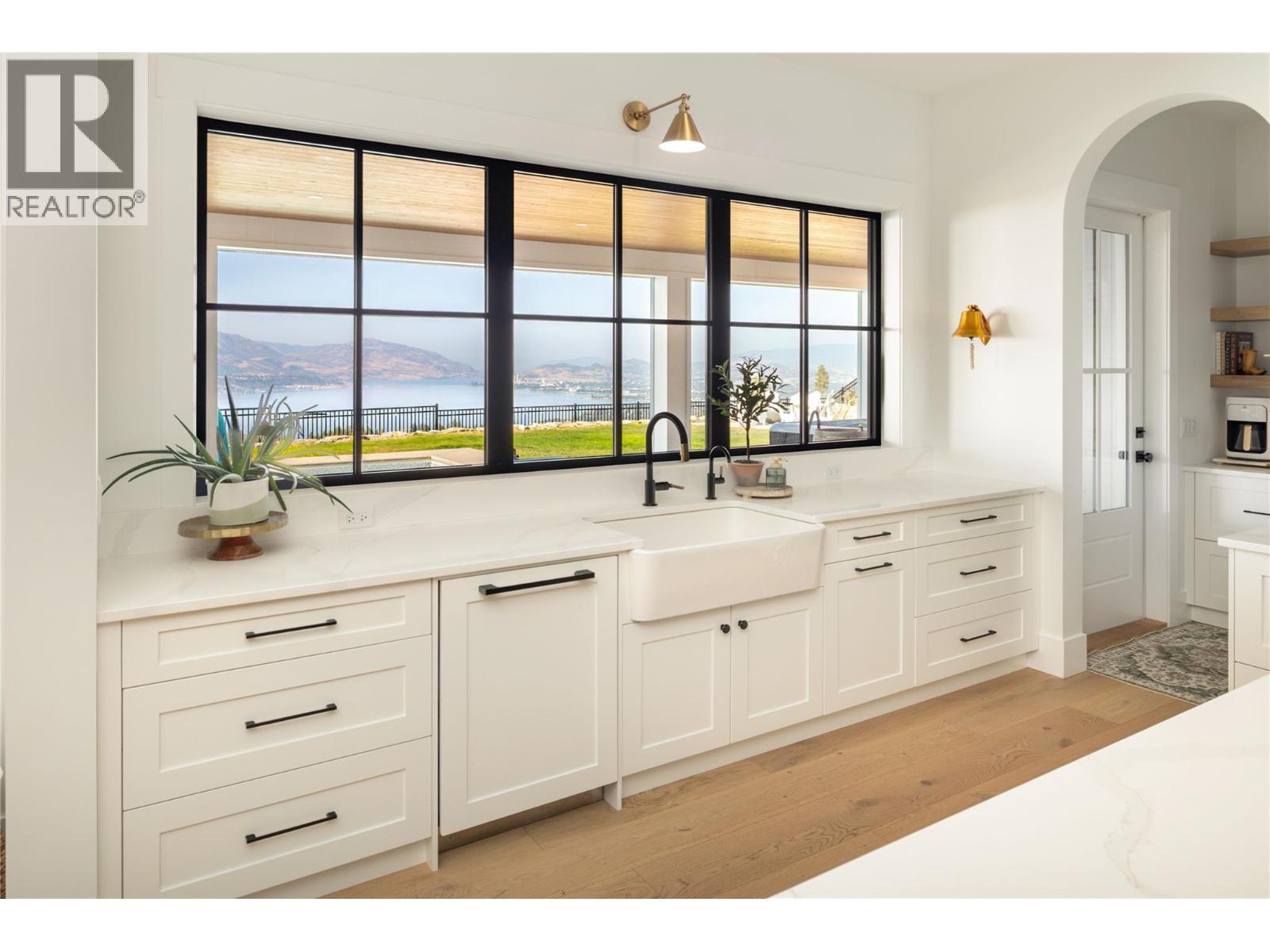 5635 Upper Mission Court, Kelowna, BC - Indoor