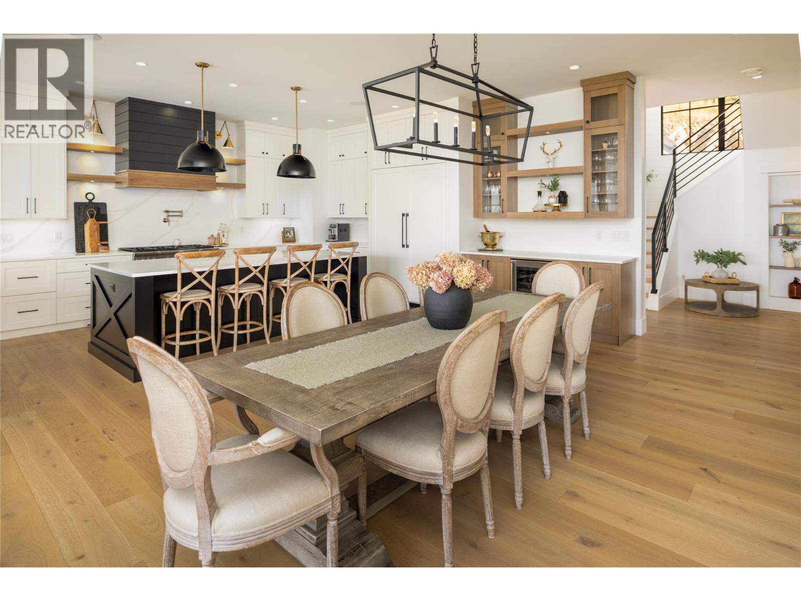 5635 Upper Mission Court, Kelowna, BC - Indoor Photo Showing Dining Room