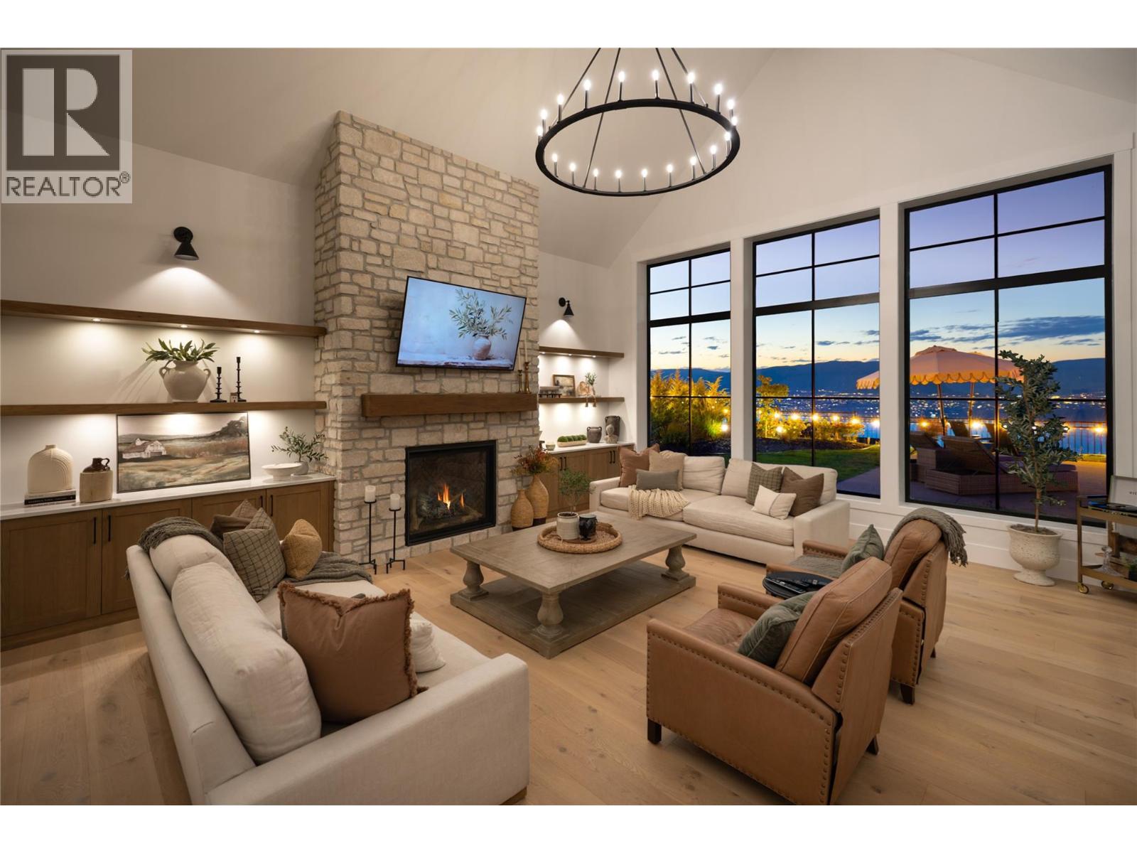 5635 Upper Mission Court, Kelowna, BC - Indoor Photo Showing Living Room With Fireplace