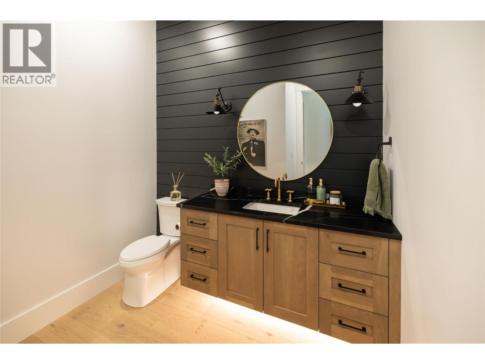 5635 Upper Mission Court, Kelowna, BC - Indoor Photo Showing Bathroom