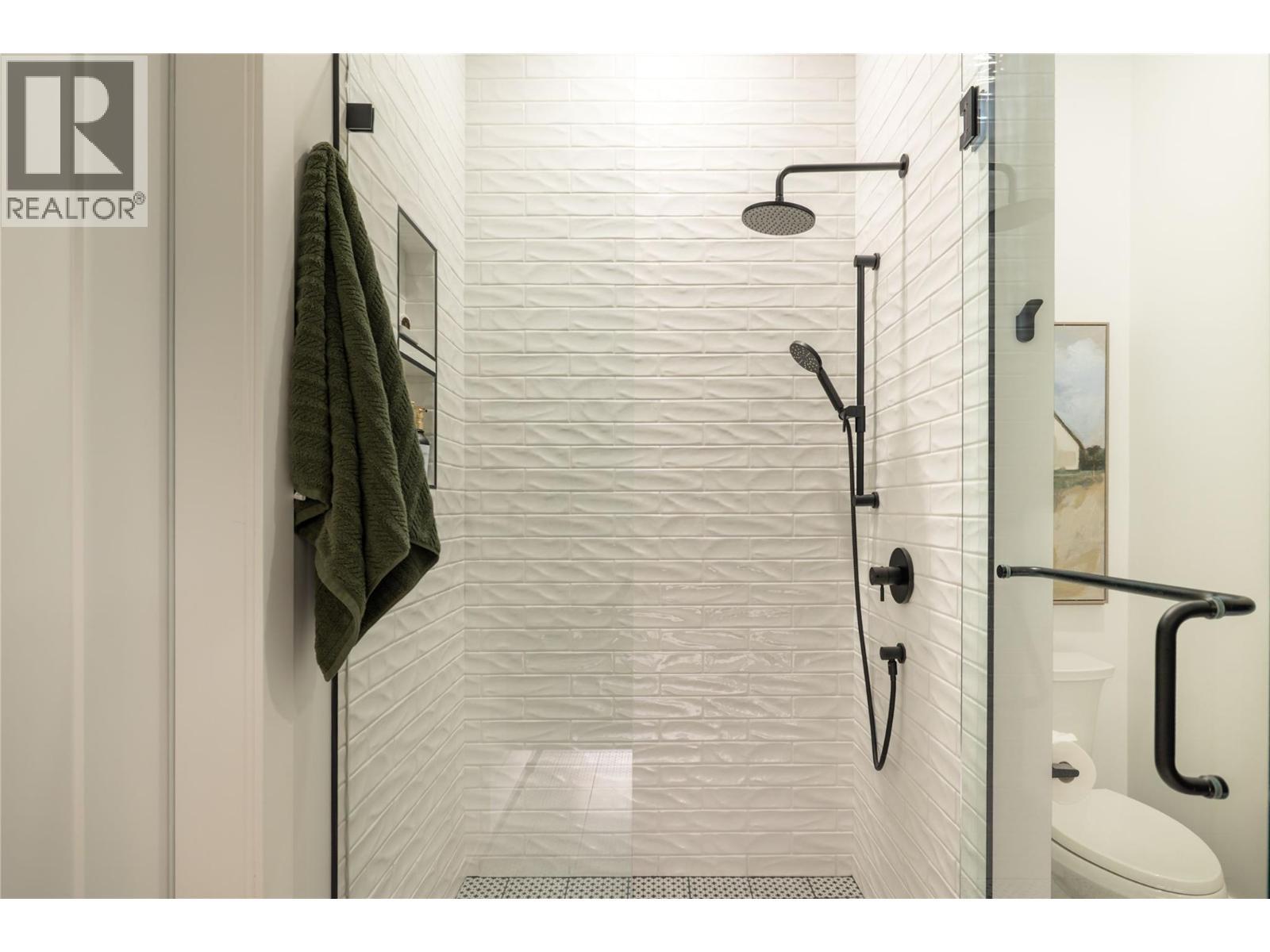 5635 Upper Mission Court, Kelowna, BC - Indoor