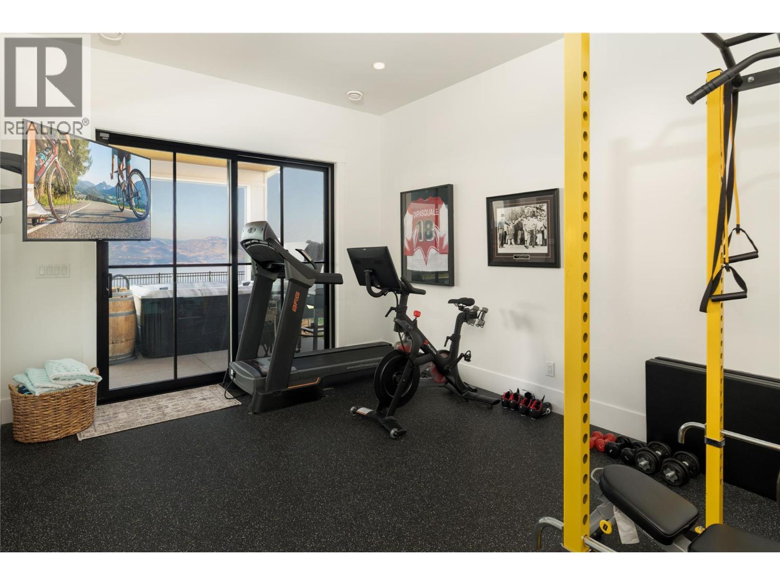 5635 Upper Mission Court, Kelowna, BC - Indoor Photo Showing Gym Room