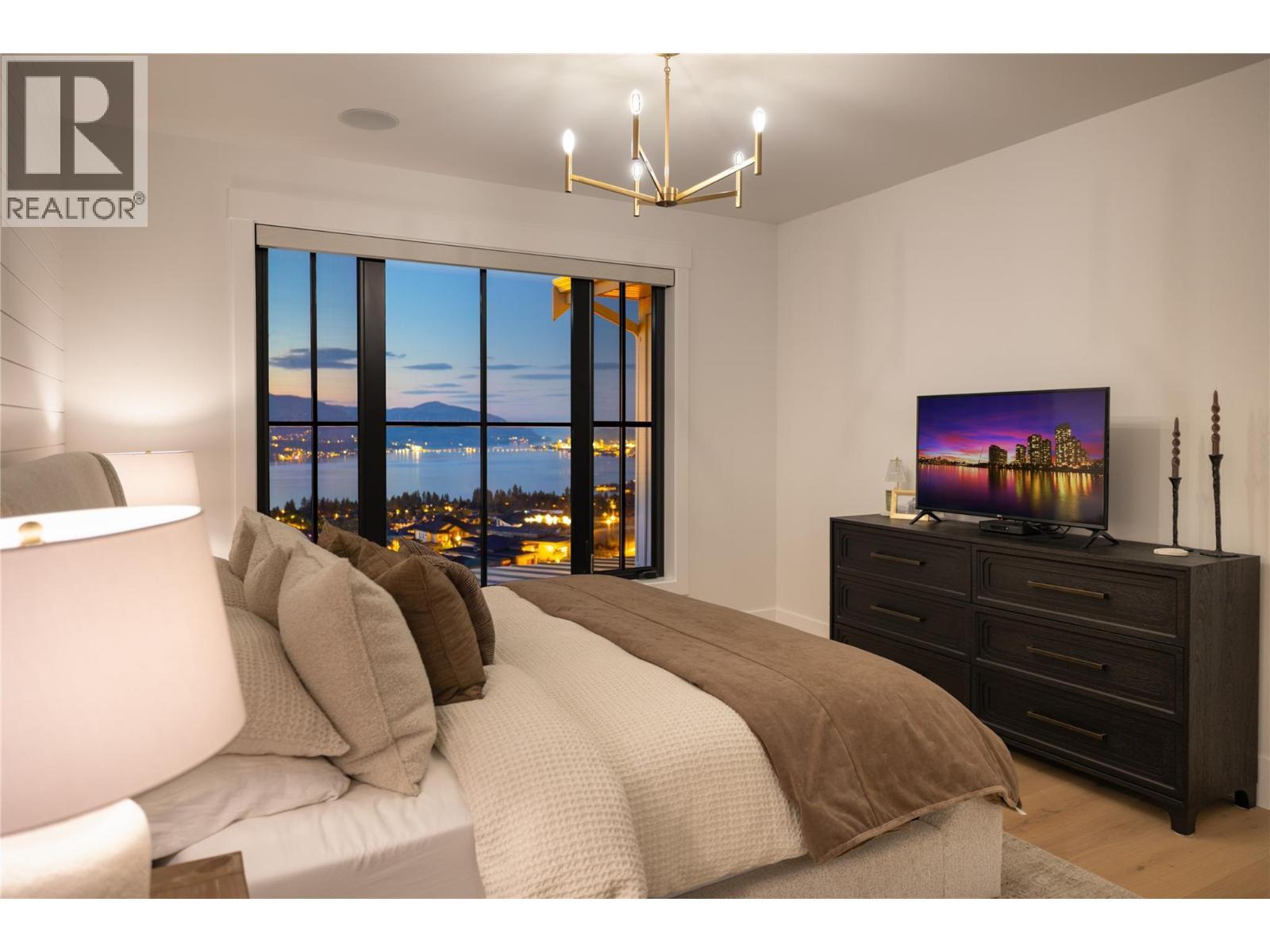 5635 Upper Mission Court, Kelowna, BC - Indoor Photo Showing Bedroom