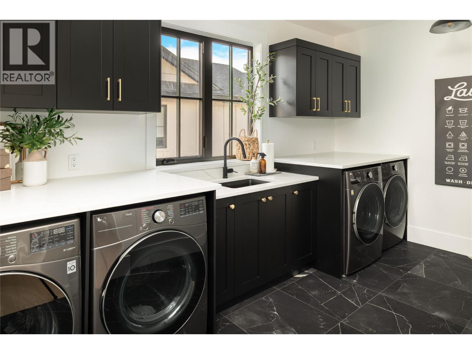 5635 Upper Mission Court, Kelowna, BC - Indoor Photo Showing Laundry Room