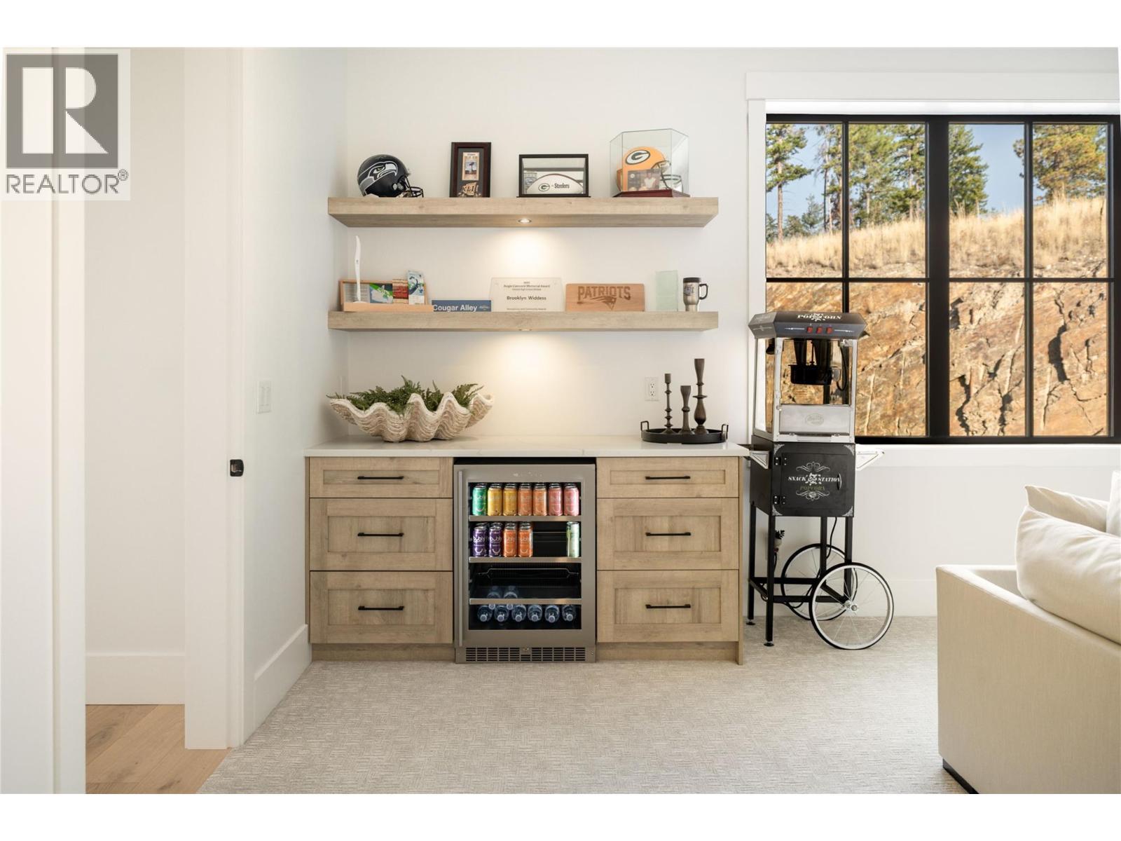 5635 Upper Mission Court, Kelowna, BC - Indoor Photo Showing Other Room