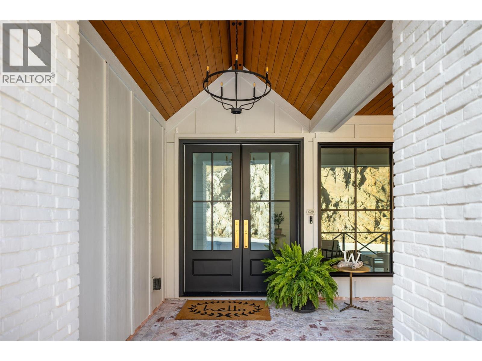 5635 Upper Mission Court, Kelowna, BC - Indoor Photo Showing Other Room