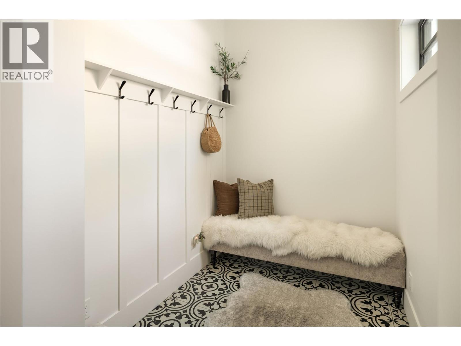 5635 Upper Mission Court, Kelowna, BC - Indoor Photo Showing Other Room