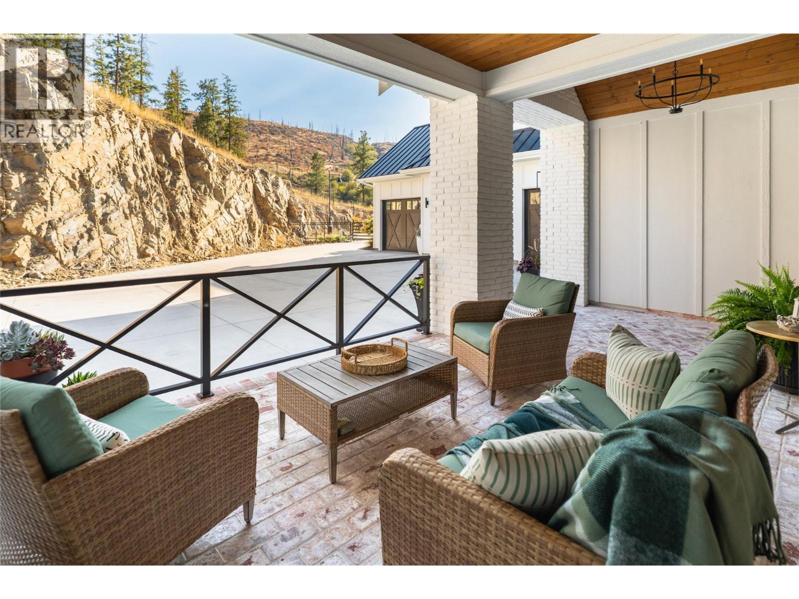 5635 Upper Mission Court, Kelowna, BC - Outdoor With Exterior