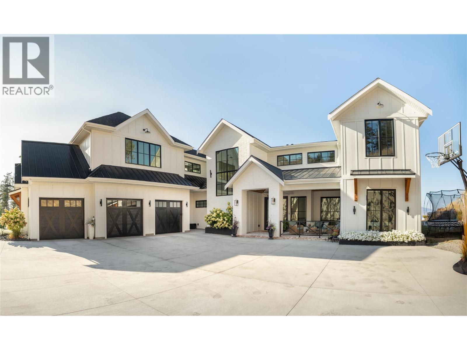 5635 Upper Mission Court, Kelowna, BC - Outdoor With Facade