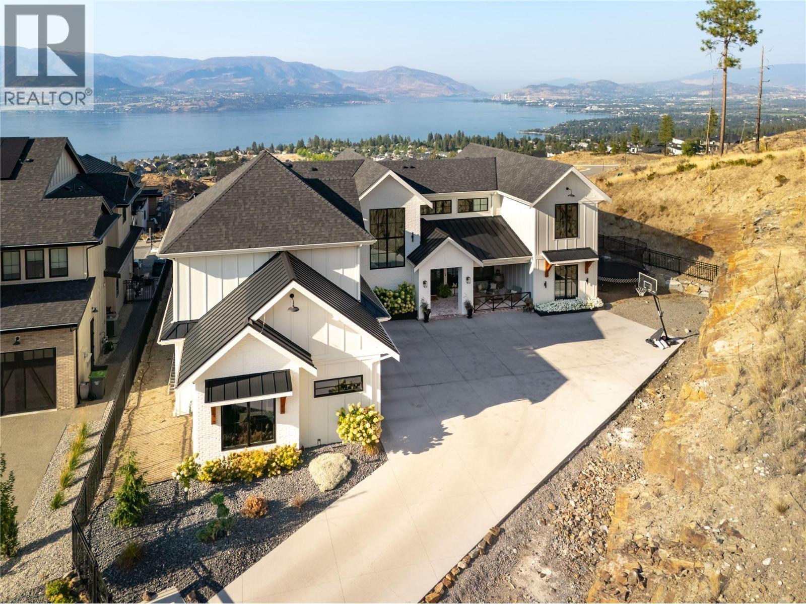 5635 Upper Mission Court, Kelowna, BC - Outdoor With Facade