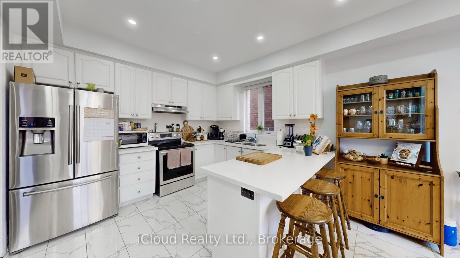 62 Heritage Street, Bradford West Gwillimbury, ON - Indoor Photo Showing Kitchen With Stainless Steel Kitchen