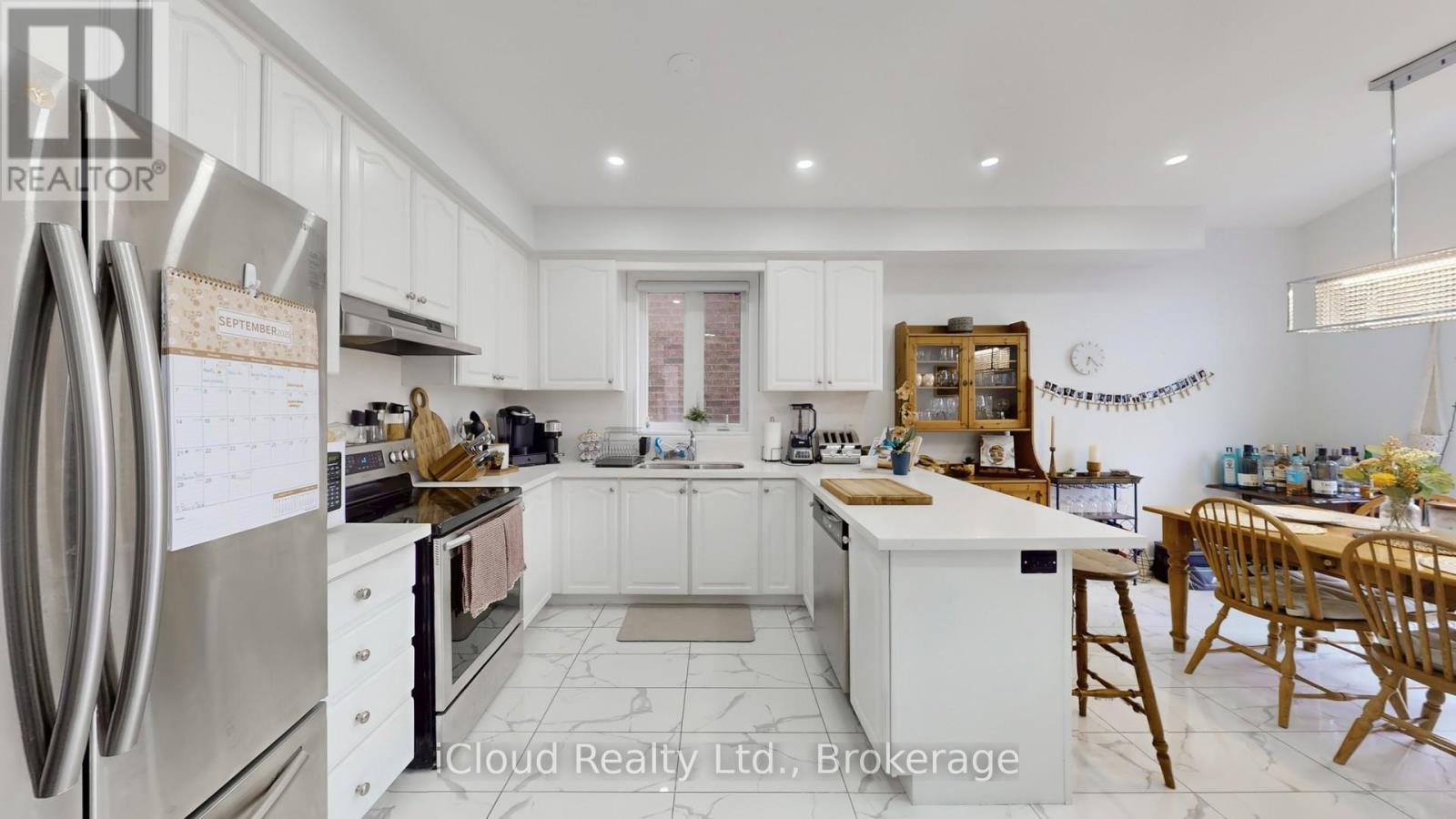 62 Heritage Street, Bradford West Gwillimbury, ON - Indoor Photo Showing Kitchen