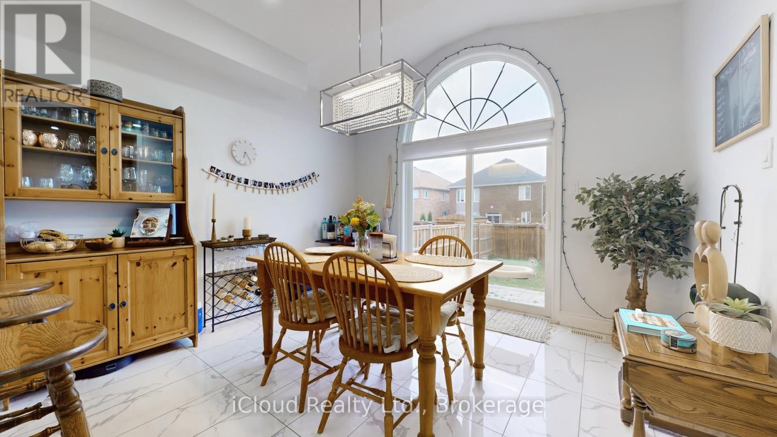62 Heritage Street, Bradford West Gwillimbury, ON - Indoor Photo Showing Dining Room