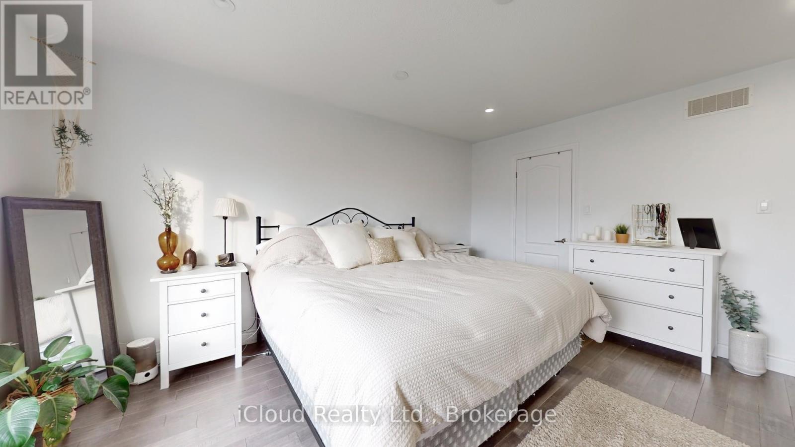 62 Heritage Street, Bradford West Gwillimbury, ON - Indoor Photo Showing Bedroom