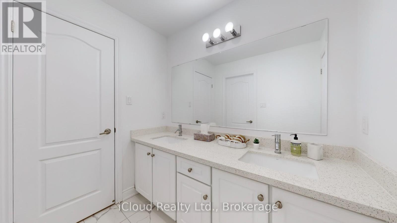 62 Heritage Street, Bradford West Gwillimbury, ON - Indoor Photo Showing Bathroom