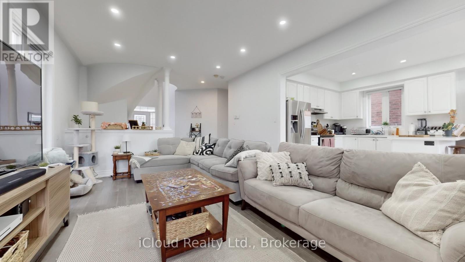62 Heritage Street, Bradford West Gwillimbury, ON - Indoor Photo Showing Living Room