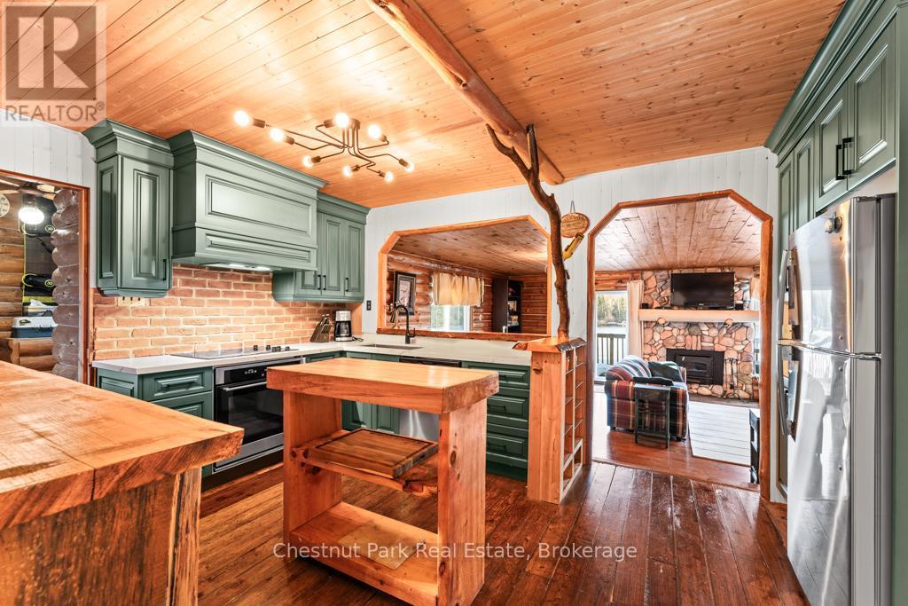 893 Relative Road, Armour, ON - Indoor Photo Showing Kitchen