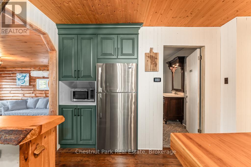 893 Relative Road, Armour, ON - Indoor Photo Showing Kitchen