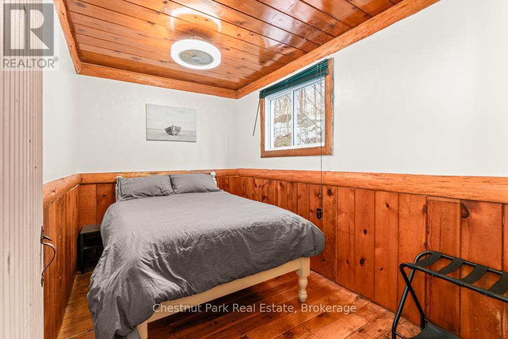 893 Relative Road, Armour, ON - Indoor Photo Showing Bedroom