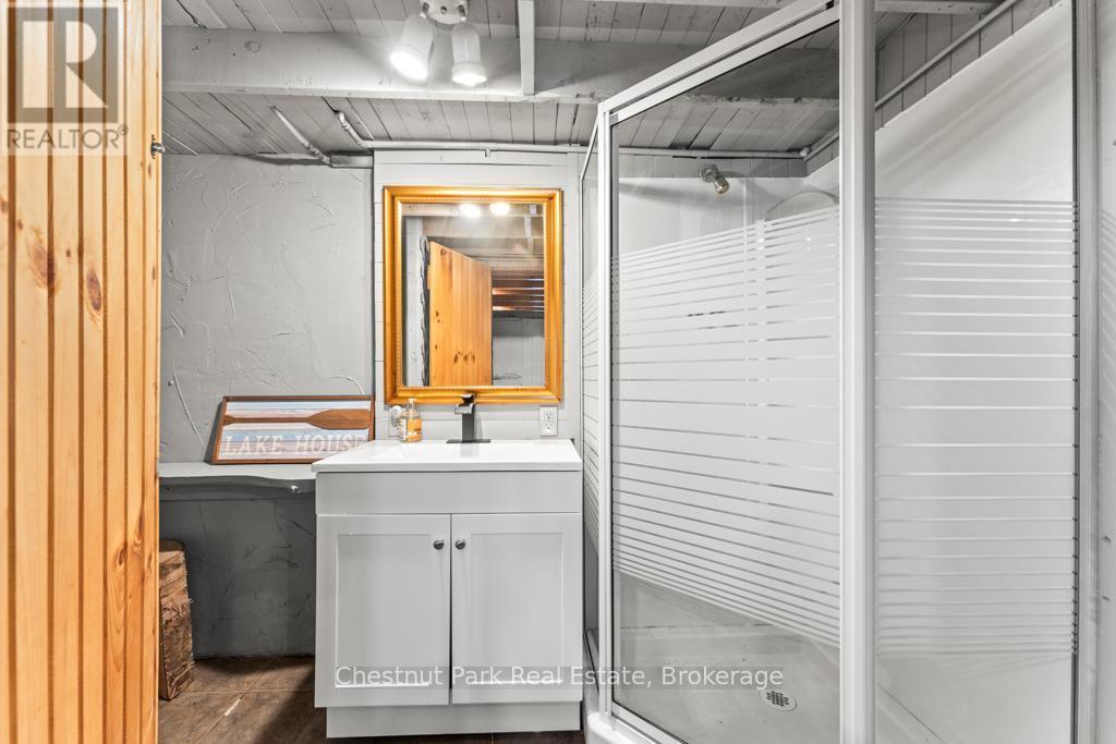 893 Relative Road, Armour, ON - Indoor Photo Showing Bathroom