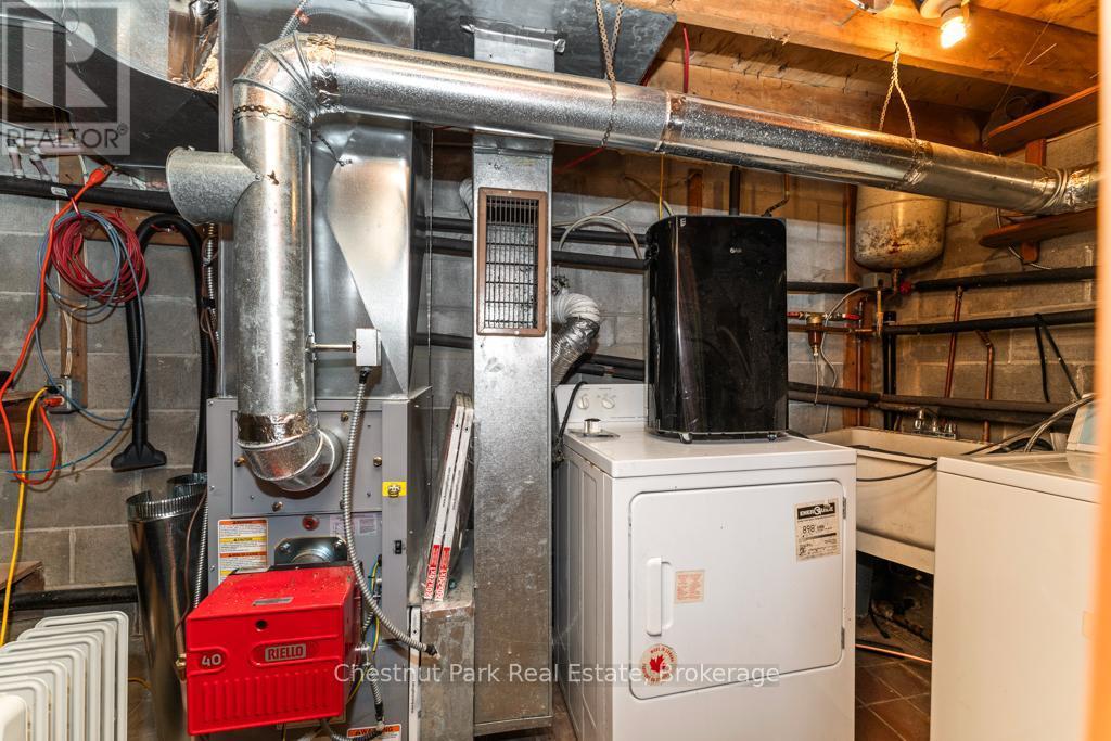 893 Relative Road, Armour, ON - Indoor Photo Showing Basement