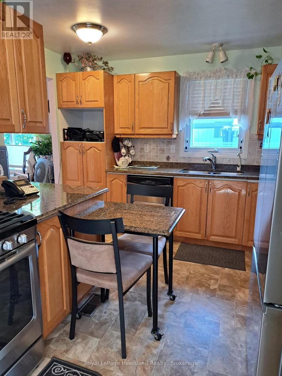 11-2 Stewart Street, Strathroy-Caradoc (Se), ON - Indoor Photo Showing Kitchen With Double Sink