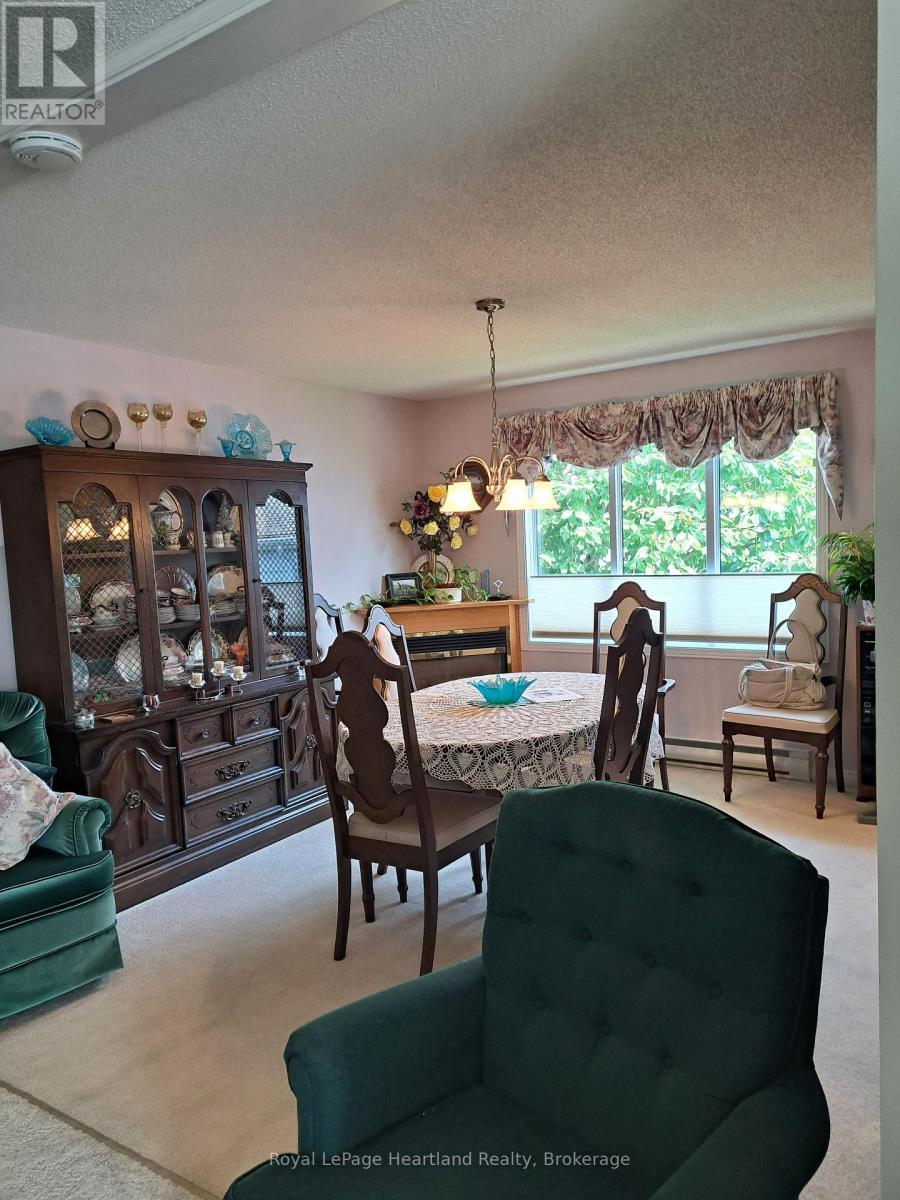 11-2 Stewart Street, Strathroy-Caradoc (Se), ON - Indoor