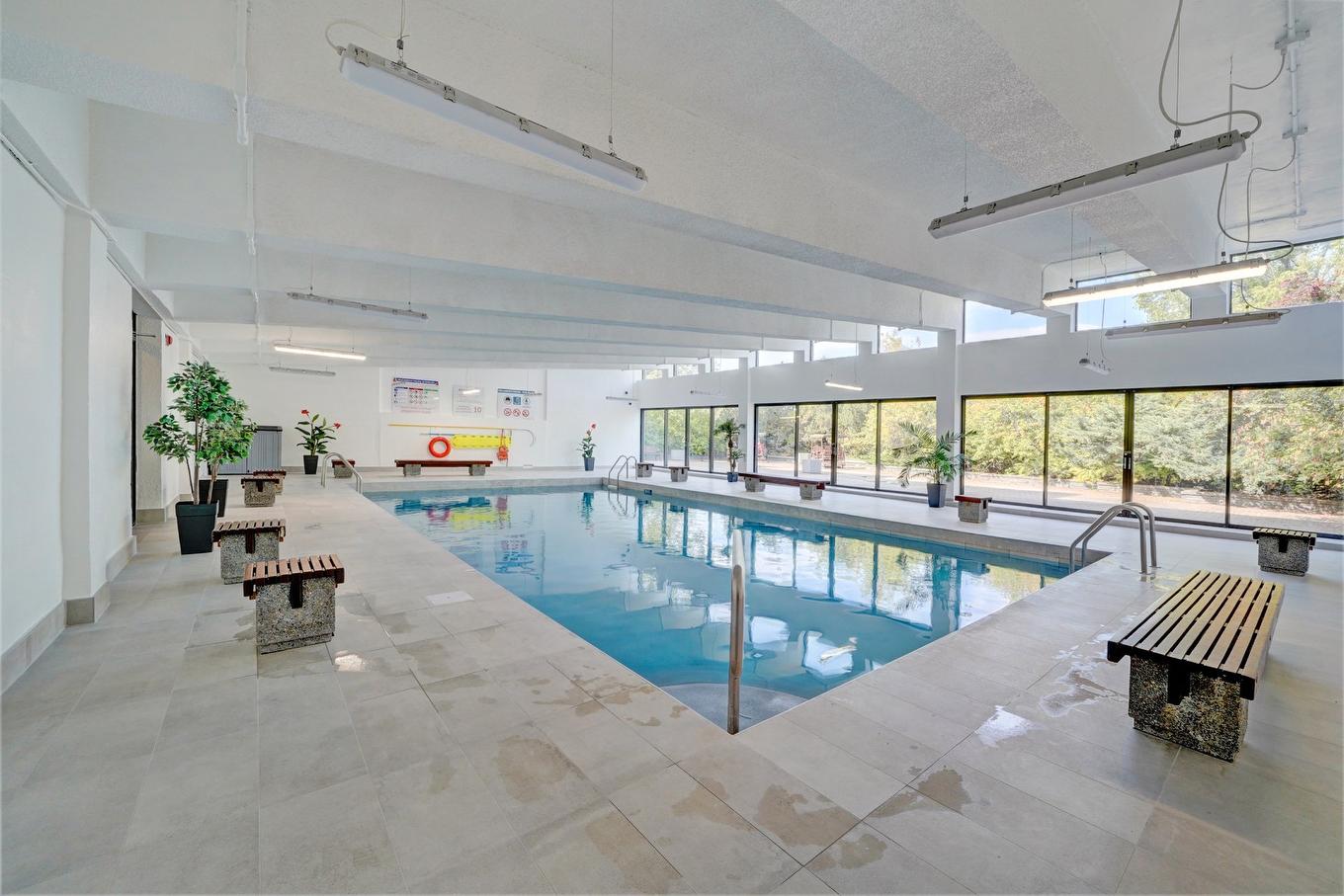 Pool - 309-1550 Av. Panama, Brossard, QC - Indoor Photo Showing Other Room With In Ground Pool