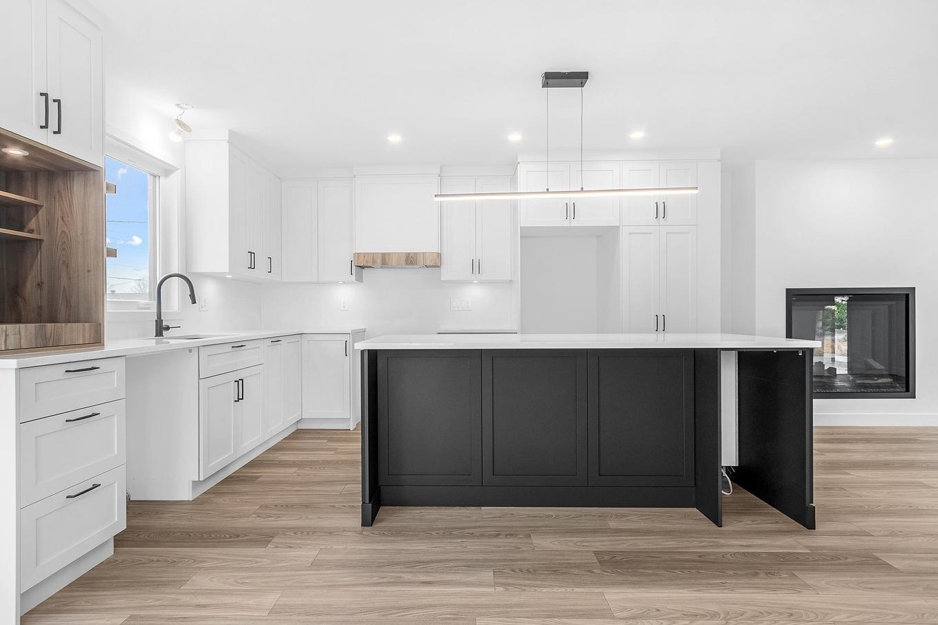 Kitchen - Rue Du Havre, Lévis (Les Chutes-De-La-Chaudière-Ouest), QC - Indoor Photo Showing Kitchen With Upgraded Kitchen