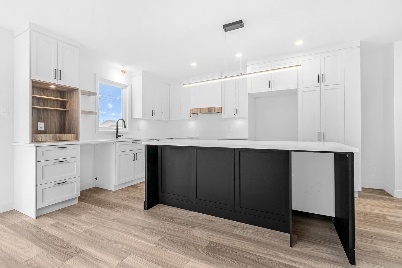 Kitchen - Rue Du Havre, Lévis (Les Chutes-De-La-Chaudière-Ouest), QC - Indoor Photo Showing Kitchen With Upgraded Kitchen